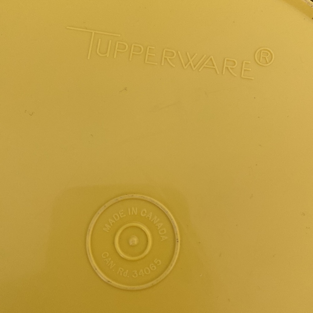 Vintage large yellow Tupperware containers set of 2 - Picture 5 of 11